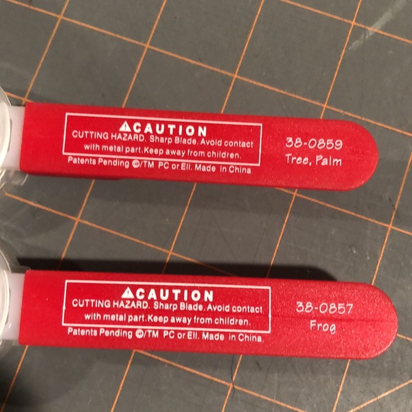 4. Sizzix Paddle Punch Positionable hand Punch dies - Picture 7 of 15